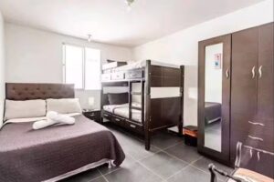 Alojamiento &ldquo;C&oacute;mo en CASA&rdquo; cerca al Aeropuerto!!