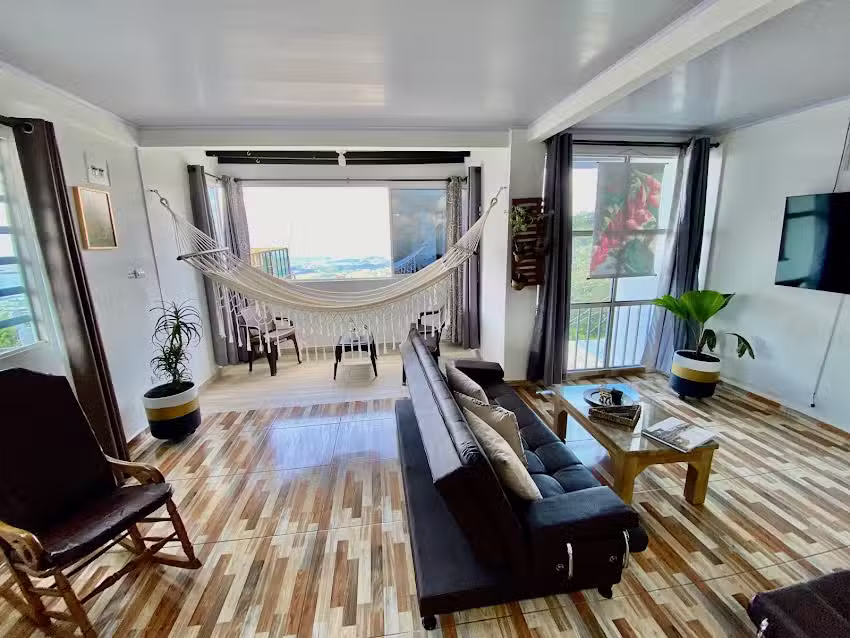 Alojamiento y Hospedaje tur&iacute;stico La Heliconia Sevillana