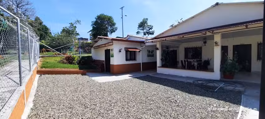 Alojamiento y Parqueadero Parque de la familia