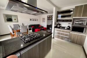 Amueblado 3-2.5 Piso 11