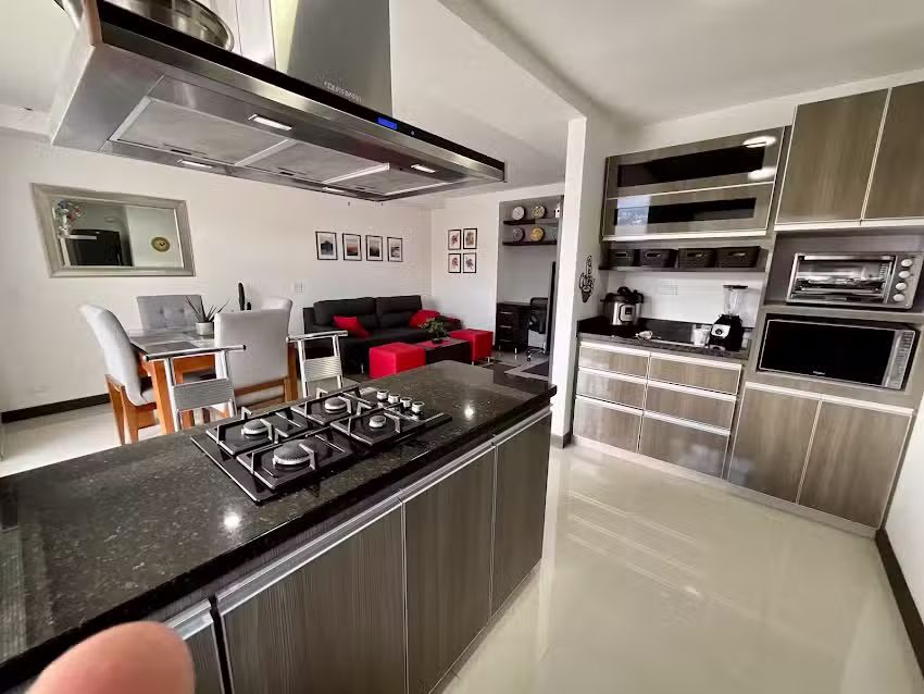 Amueblado 3-2.5 Piso 11