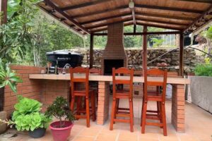 Ana Lucia-Casa del arbol