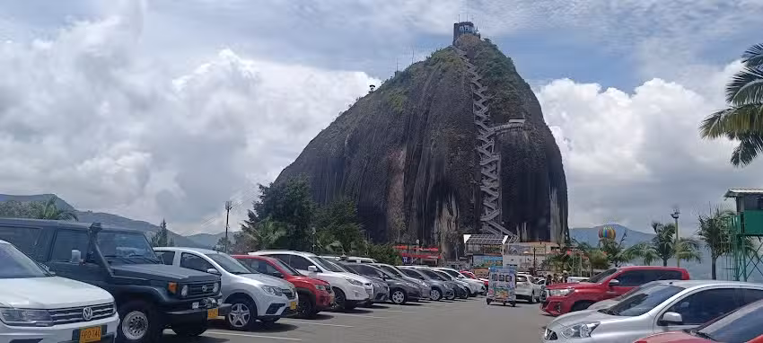 APARTA HOTEL LA AVENIDA , PE&Ntilde;OL PLAZA