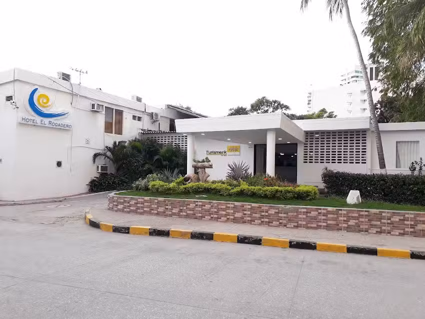 ApartaHotel Rodadero Plus