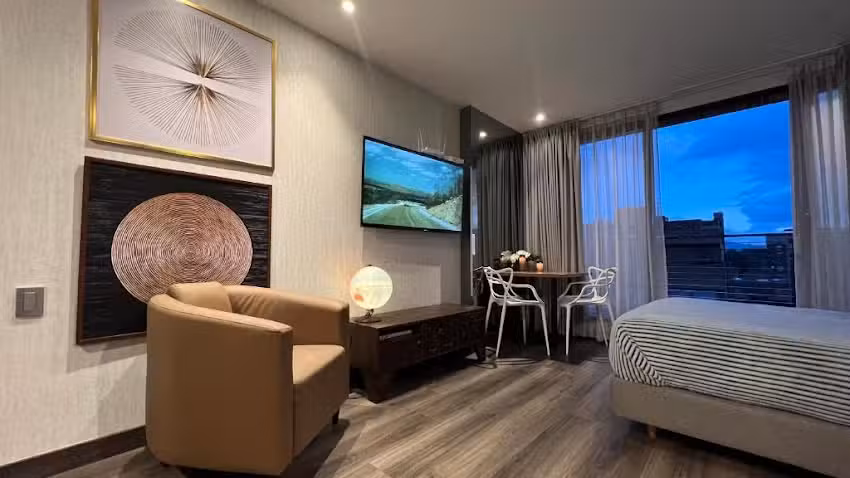 Apartment with hotel amenities, coworking, room service, gym