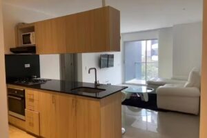 Apto con excelente ubicaci&oacute;n y balc&oacute;n