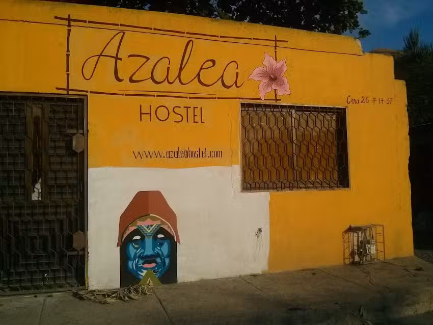 AZALEA HOSTAL