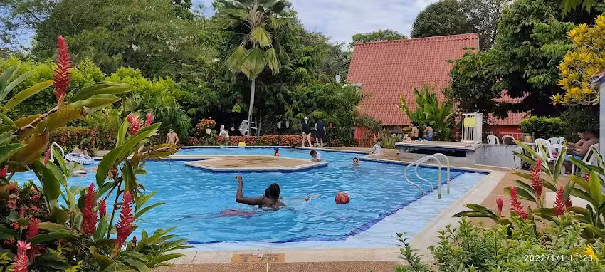 Balneario El Escondite