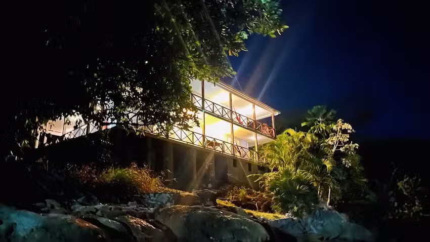 Bay House / Caba&ntilde;a