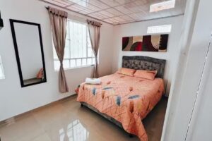 C habitación con baño privado