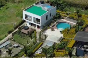 Caba&ntilde;a Altos del para&iacute;so