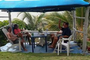 Caba&ntilde;a azul profundo