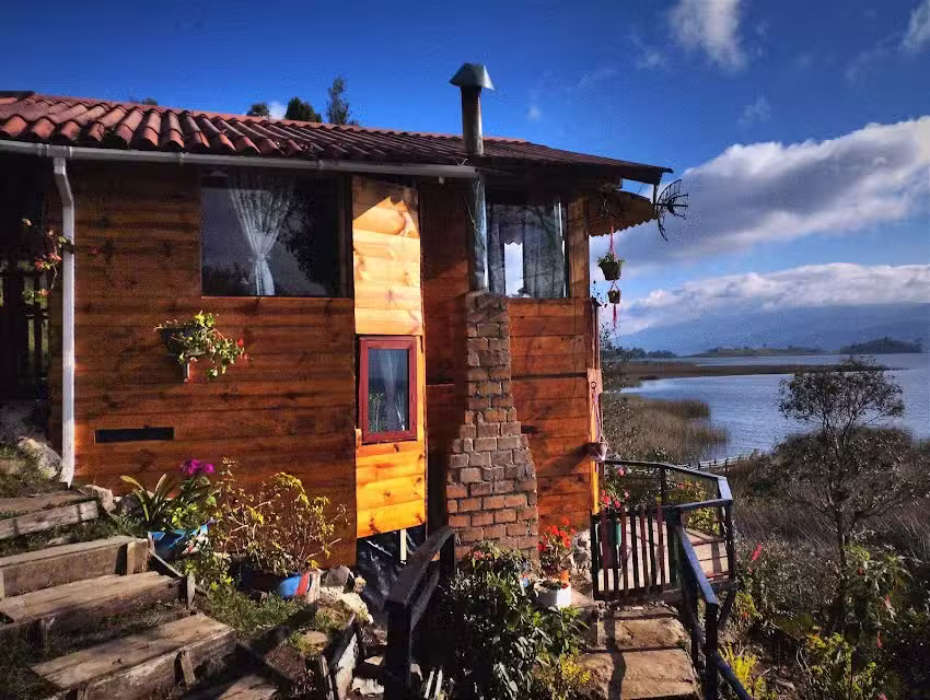 Caba&ntilde;a Bella Vista a orillas del lago &ndash; Laguna de la cocha, Nari&ntilde;o.