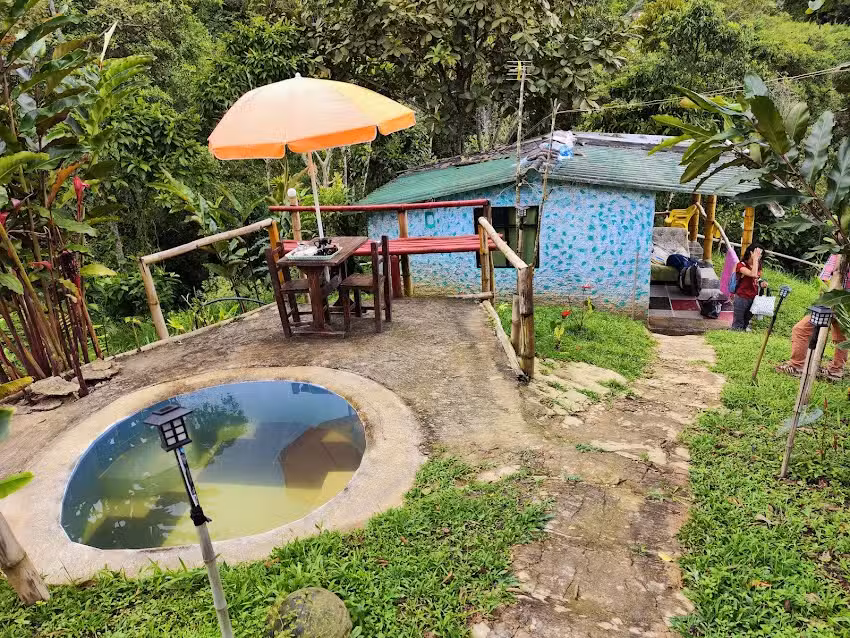 Caba&ntilde;a en el campo