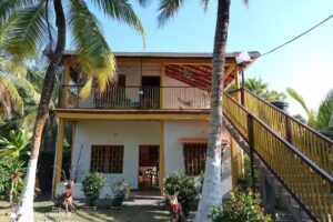 Caba&ntilde;a Entre Palmeras