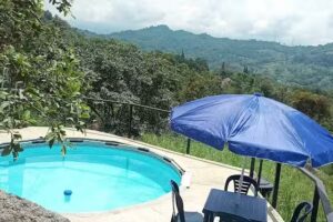 Caba&ntilde;a Entre piedras