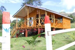 Caba&ntilde;a la granja tomine