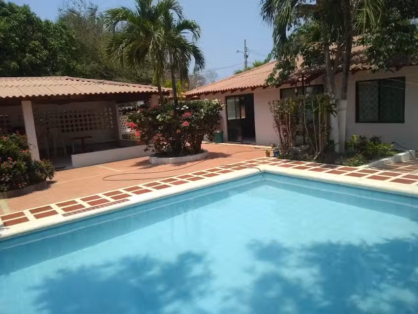 Caba&ntilde;a Los Jardines