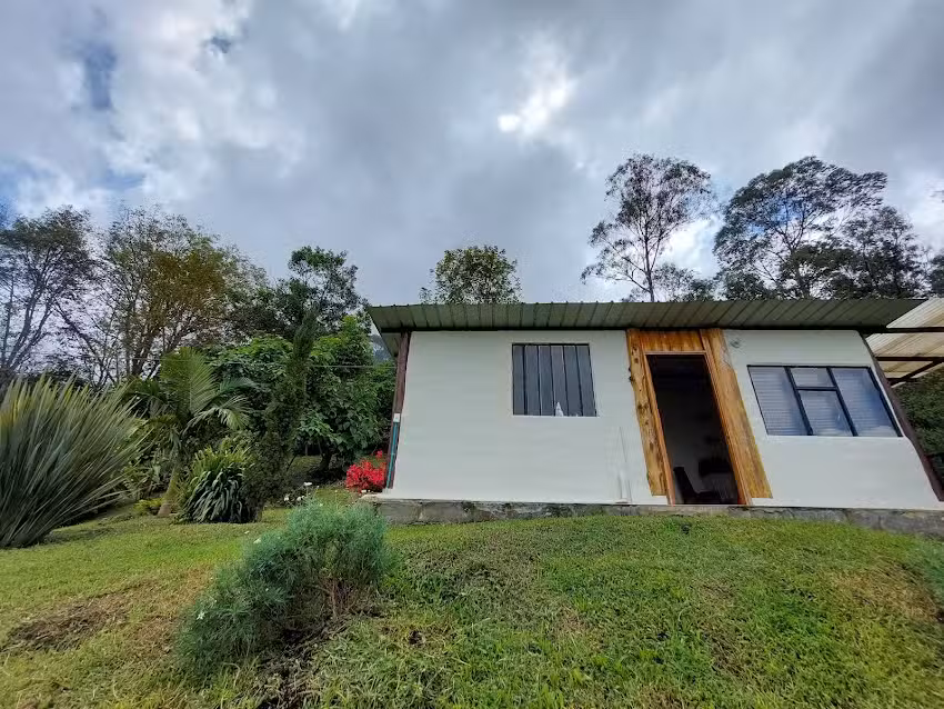 Caba&ntilde;a Mirador de la colina