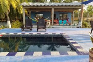 Caba&ntilde;a olas del mar