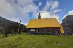 Caba&ntilde;a Parque Nacional Natural Purac&eacute; &ndash; Sector alto Caqueta