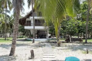 Caba&ntilde;a playa azul