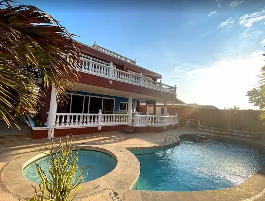 Caba&ntilde;a Villa Karen