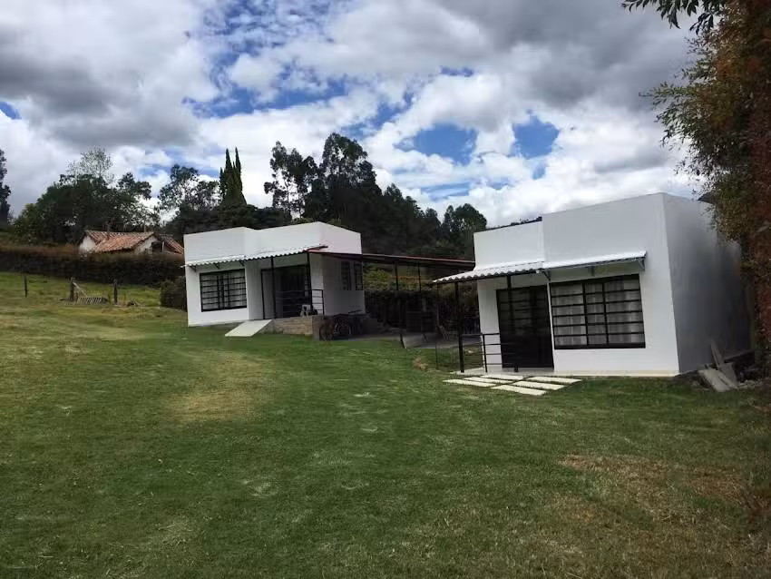 Caba&ntilde;as a la vuelta del Lago
