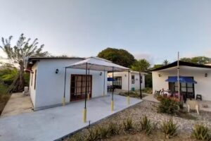Cabañas Bakuru frente al mar Puerto escondido Córdoba Colombia