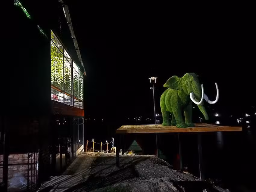 Caba&ntilde;as, Camping, restaurante San Alejo-Eco Hotel