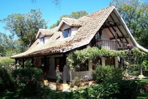 Caba&ntilde;as El Lago