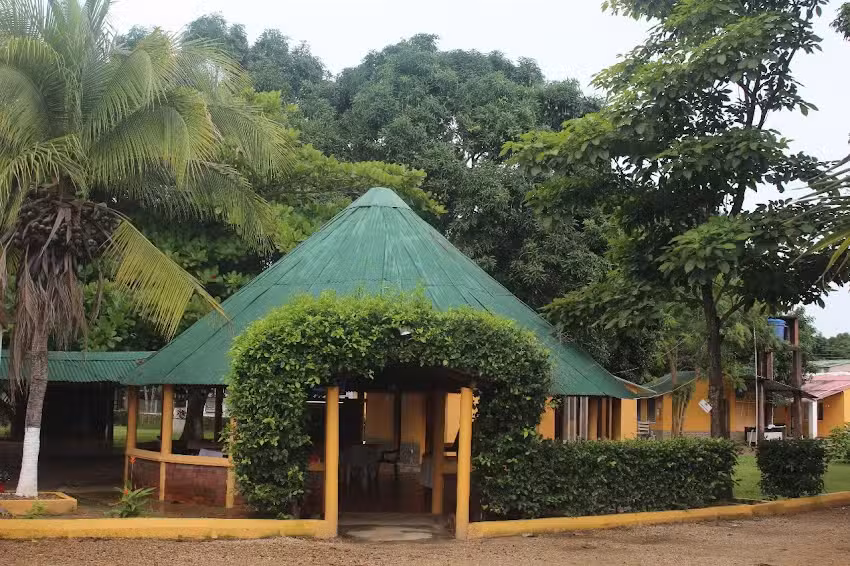 Caba&ntilde;as Los Almendros