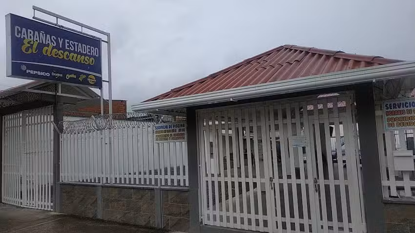 Caba&ntilde;as y estadero El Desacanso