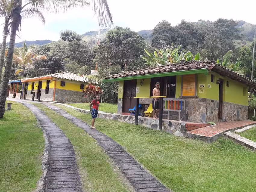 Caba&ntilde;as Y Fonda El Palmar