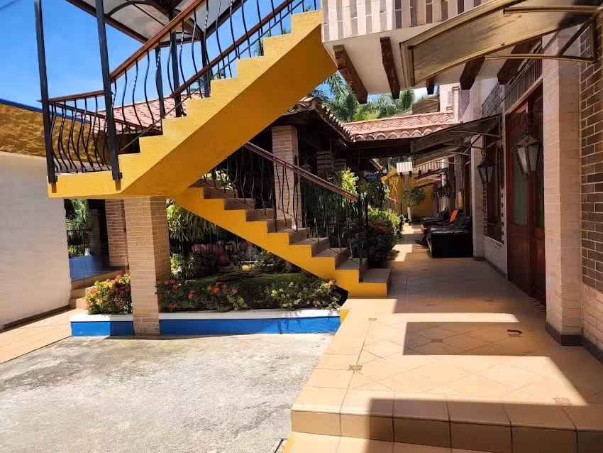 Caba&ntilde;ass Y Viajes Palma Arena