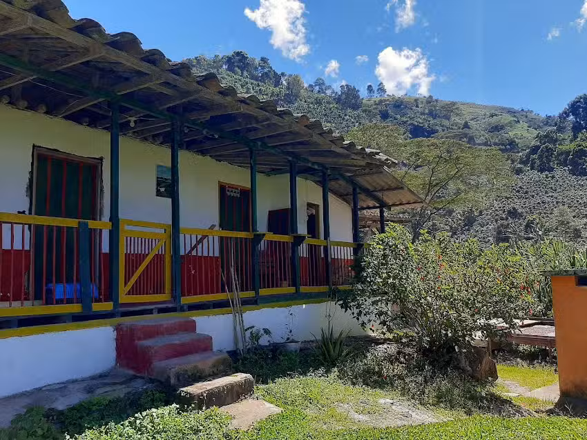 Caf&eacute; & Caba&ntilde;as Casa Blessing