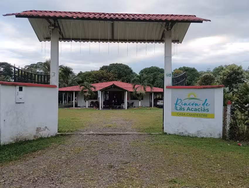 CASA CAMPESTRE RINC&Oacute;N DE LAS ACACIAS