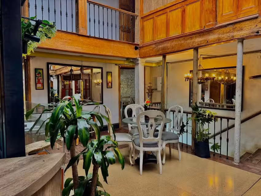 CASA CORDOBA Galer&iacute;a, Esmeraldas y Hostel