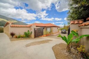 CASA DE HUESPDES BUGANVILLAS