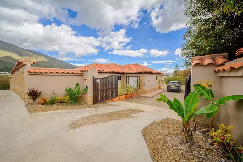 CASA DE HUESPDES BUGANVILLAS