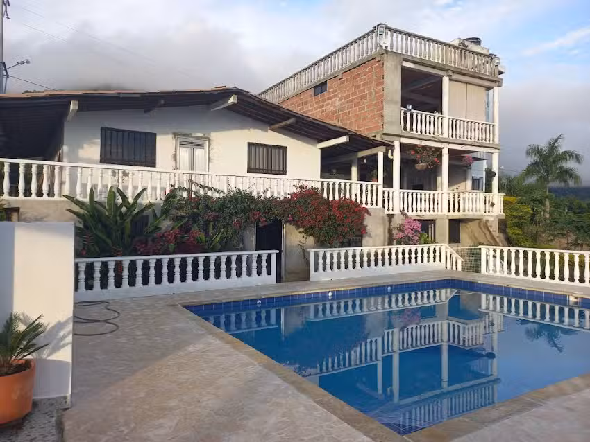 Casa Hotel Mirador de Pi&ntilde;ones