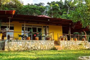 Casa Jaguar Ecolodge / Casa Campestre