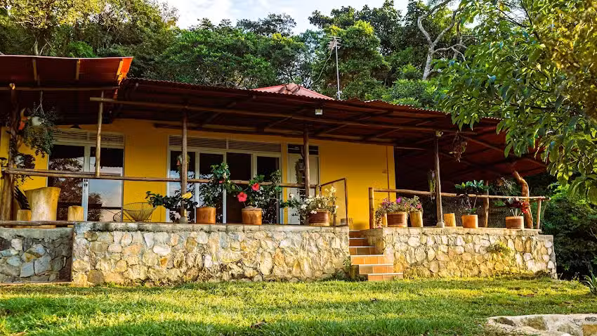 Casa Jaguar Ecolodge / Casa Campestre