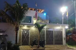 Casa Playa Arreboles – Hospedaje con piscina, frente a la playa, capacidad hasta 20 personas.