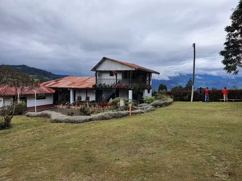 Casa Vieja los Pinos