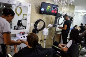 Cel&iacute;n Par&iacute;s Sal&oacute;n & SPA