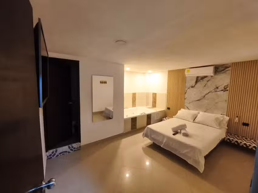 C&Eacute;NTRICA HOTEL