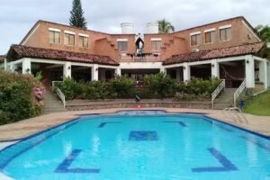 Centro de eventos Murano (Antiguas caba&ntilde;as el refugio)