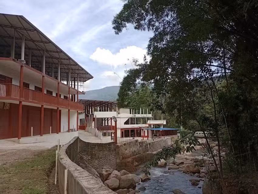 CENTRO RECREATIVO MANANTIAL (HOTEL)