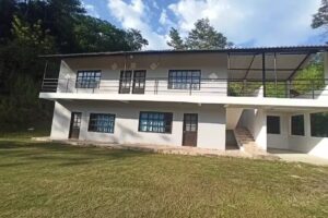 Centro Tur&iacute;stico Tres Potrillos